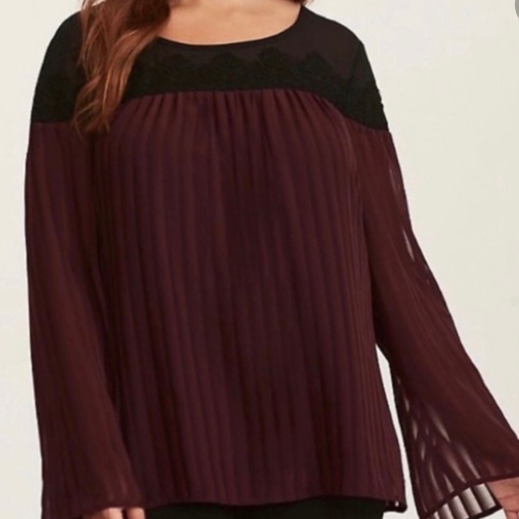 Torrid Long Sleeve Burgundy Pleated Lace Detail Blouse Size 2x Plus Size